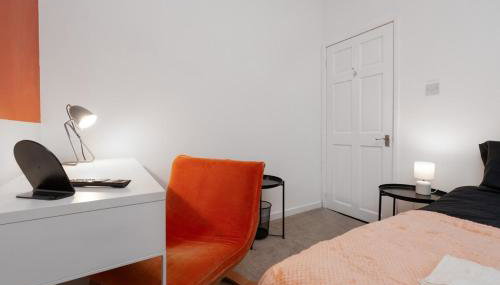 Three Bedroom House by Brookland Stays Serviced Accommodation Short Lets Manchester with Free WiFi - Foto 4