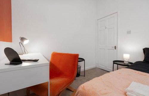 Three Bedroom House by Brookland Stays Serviced Accommodation Short Lets Manchester with Free WiFi - Foto 4