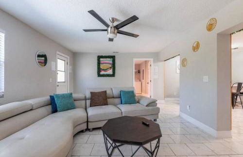 Cruise Haven with Pool, 15 Min to Port Canav & Beach - Foto 4