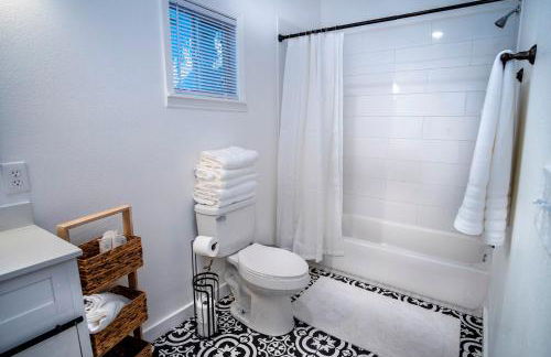 Downtown View Cozy 2br/1ba Home Sleeps 8 - Foto 26