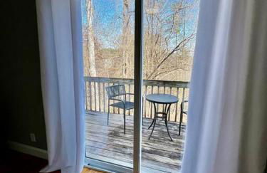 Harmony House - cozy, private mountain home, with firepit and pool table, located 10 minutes from Tryon Equestrian Center, Lake Lure, Local Wineries, and wedding venues - Foto 12