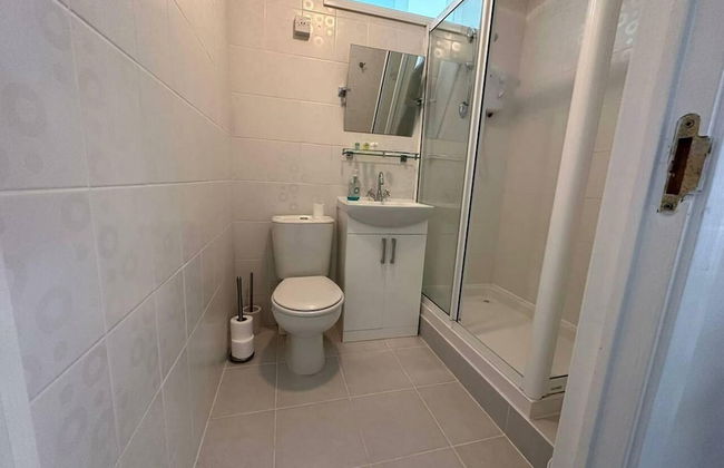 Beautiful 3-bed Apartment in Swansea - Photo 10