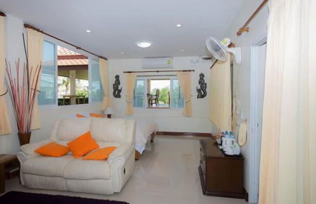 Tharnrarin Villa Suphan Buri - Photo 31