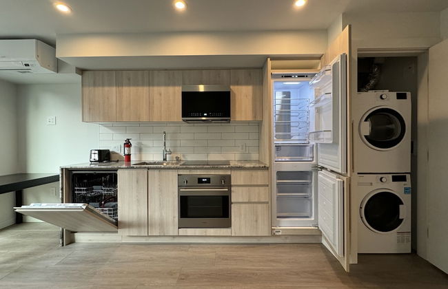 Silverstone Downtown Long-Term stay - Photo 45