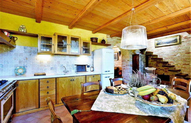 Elegant Villa in Montecosaro Italy with Hot Tub - Foto 10