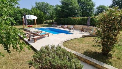 Sunny Garden Villa with Pool - Foto 2, Garden, sunbed