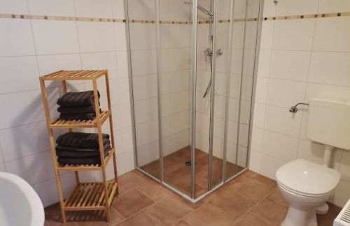 Appartement für 2 Personen Wohn und Schlafzimmer DuschBad Wi8 - Foto 5