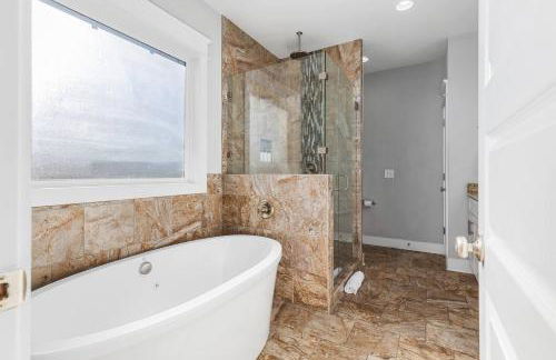 Walk to Broadway & Germantown Large House with Patio - Foto 13