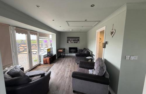 The Bungalow - Photo 20