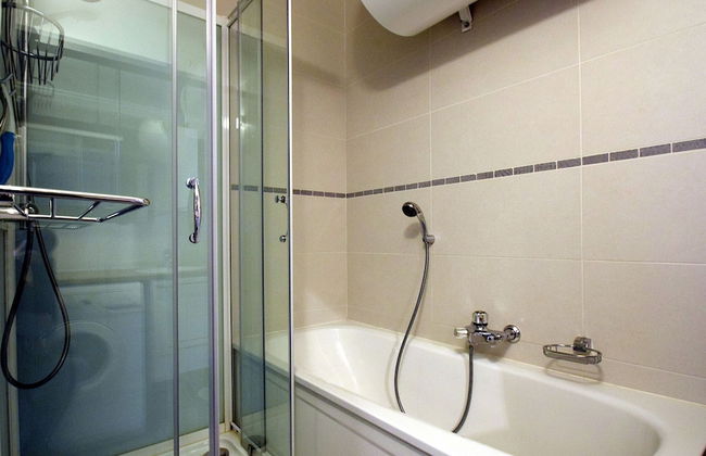 Sunny Escape by the Shore - Photo 12