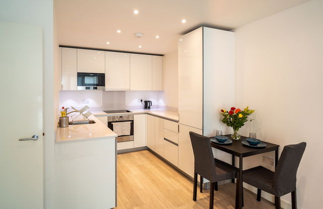 Luxury 2-bed Croydon Apartment Near Gatwick - Photo 12