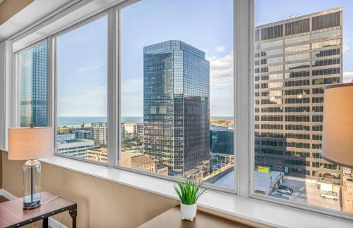 LAKE VIEW Sky-Suite in the Heart of Downtown! - Photo 26