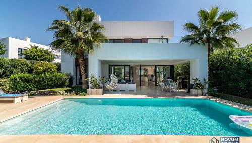 Remarkable 5-BDRM Villa - Heated POOL & GYM - Foto 2