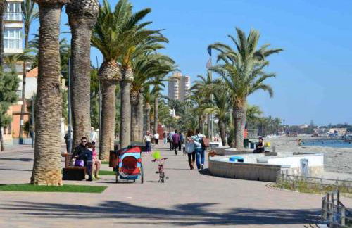 Bungalow with a pool and a terrace - Foto 52