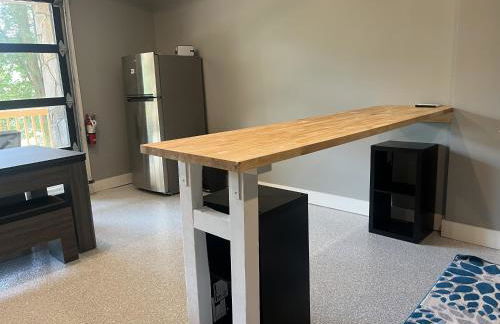 Lakefront Cabin Sleeps 14 - 2 Level Dock - Sun Deck - Foto 8