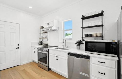 Peaceful 2BR 1BA Holiday Guest House with Hot Tub - Foto 14