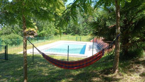 Chambre d'étape et Gîte de séjour- DomaineSalamandre-fr - Piscine, Nature, GR65 et Télétravail - Foto 4, sunbed