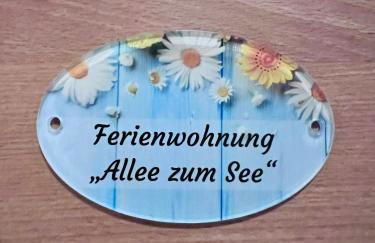 Allee zum See - Foto 1