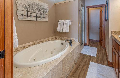 HotTub-Elkpoint-True Ski In Ski Out Family &Pet Friendly - Photo 23