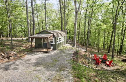 Tiny Cabin w Fire Pit Game Room and Dog Friendly - Foto 49