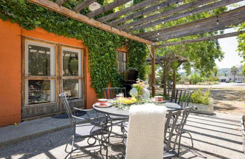 Charming Milk Barn Home on Vineyard Estate - Foto 24