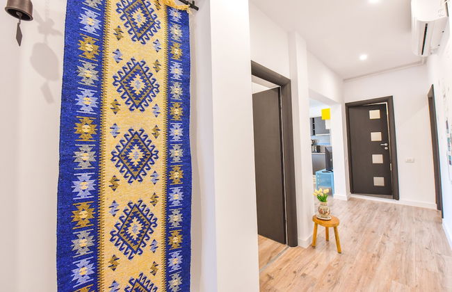 Parliament & River View Apartments - Photo 3