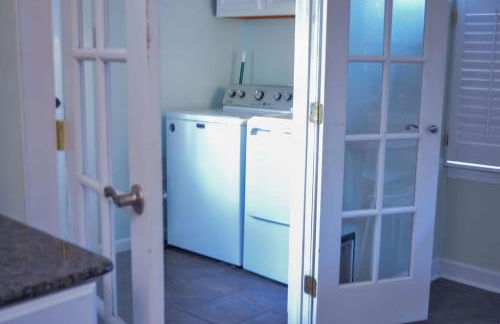 Modern & Centrally Located Stay at Calypso Dreams - Foto 44