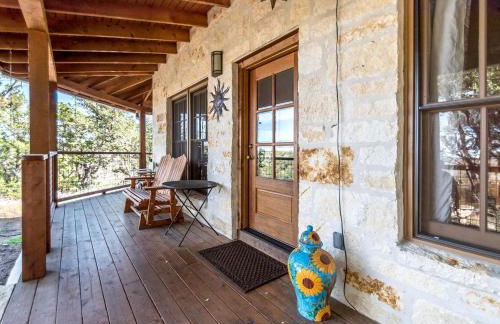 Lovely Cottage Retreat in Texas Hill Country with Cypress Creek Views near Hamilton Pool - Foto 8