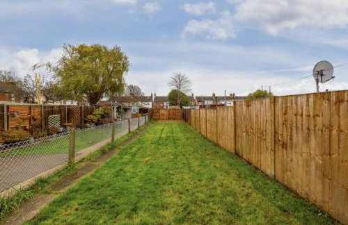 Albert House - Near the High Street - Free Parking, Garden, Fast WiFi and Smart TV by Yoko Property - Foto 23