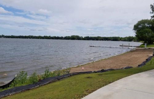 Lakefront Hideaway - Foto 35