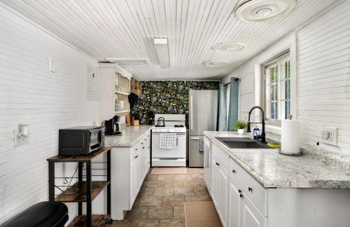 Woodland cabin w hot tub & fire pit - Foto 12