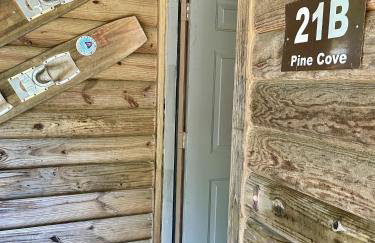 Forest view, log-sided two bedroom, two bath condo on Lake Ouachita, condo - Foto 14