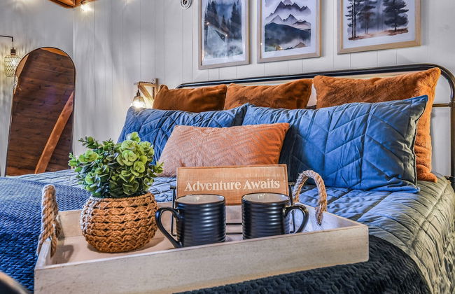 Cliff Haven 1 Bedroom Cabin by RedAwning - Photo 3