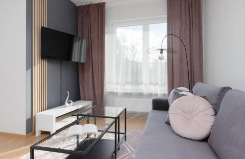 Metro Kondratowicza Warsaw Apartment with Parking by Noclegi Renters - Foto 23