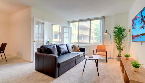 Arlington Stay with Easy Metro and Business Access - Photo 2