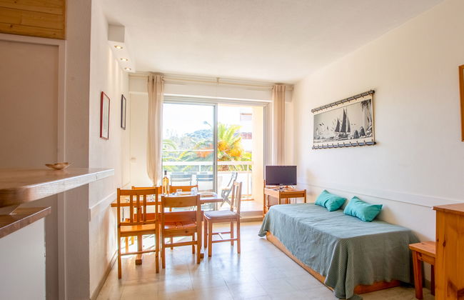 1 bedroom Apartment in Bormes-les-Mimosas with swimming pool and garden - Photo 6