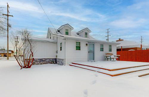 Walk to Beach and Dtwn East Tawas! Lake-View Retreat - Foto 21