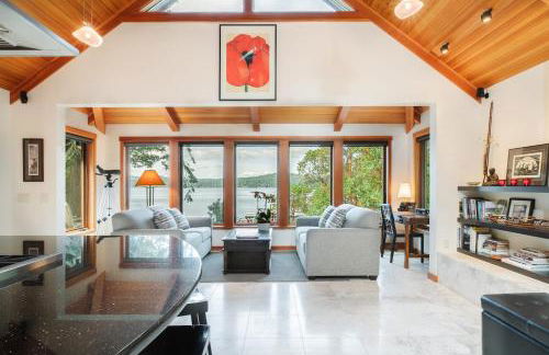 Luxe Beachfront, Hot Tub, Kayaking, Walk to Town - Foto 2