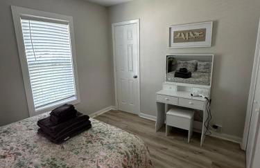 The Blue House- Backyard, grill, pets welcome - Foto 33