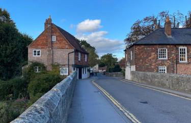 New studio apartment - minutes walk to Cathedral - Foto 28