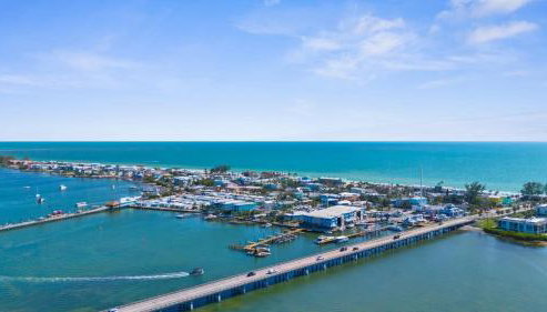 NEW! Manatee Dreams, Pool & Boat Slip, Min to AMI! - Foto 3