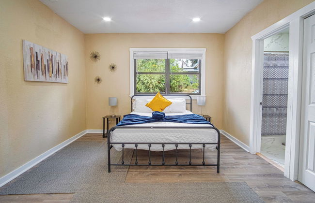 Modern Living 3br/2ba Close to Amazing Downtown - Photo 2