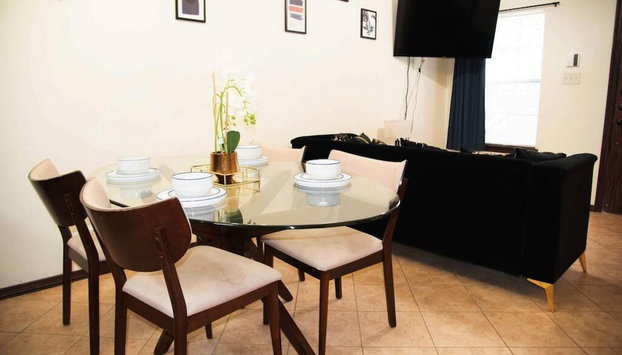 1 Min to University UTRGV 2BD 2BT town suite - Foto 4, Zimmer