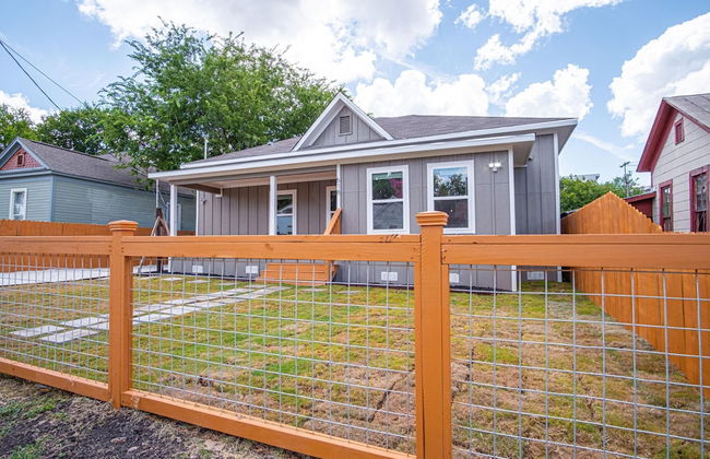 Seize the Moment 4BR 3BA Gem w Downtown Views - Foto 2