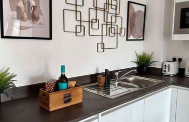 Central Derby Urban 2 Bedroom Flat - An Oasis of Elegance! Free Parking and Wifi suitable for families and professionals - Foto 3