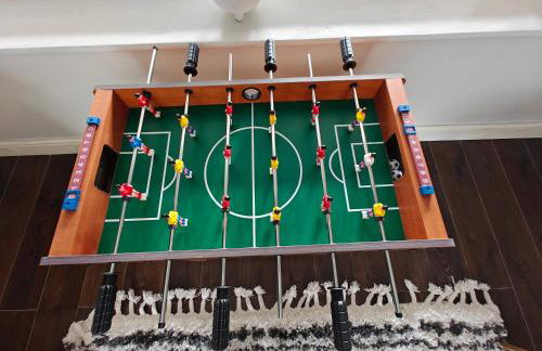 Spacious Solihull Home 5 Beds 2 Sofa beds - Max 10 - NEC BHX Spacious 4 Bedroom Home - NR JLR, Birmingham Airport, HS2 Sites, Resorts World, A45, M42 Mell Square - Regular Work Stays Available - By Samina, ARZ Stays - Photo 17