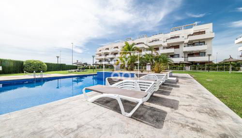 La Brisa del Mar 2BR app with seaview by OYOOSTAYS - Foto 4, sunbed