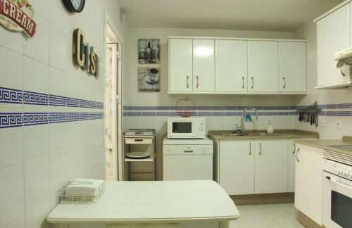 La Bodega del Mar - Luminoso y céntrico apto con piscina en verano y parking - Foto 53