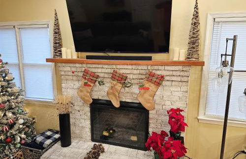 Lazy Basye Shenandoah Cabin with Hot Tub, Sleeps 10 - Foto 45