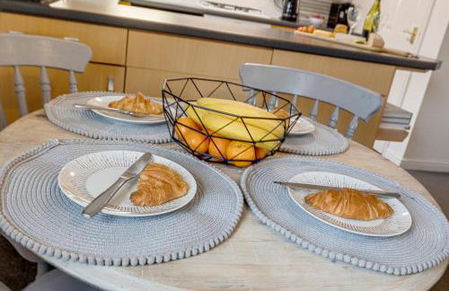 Modern 2-BR Home WiFi plus Parking - Photo 23